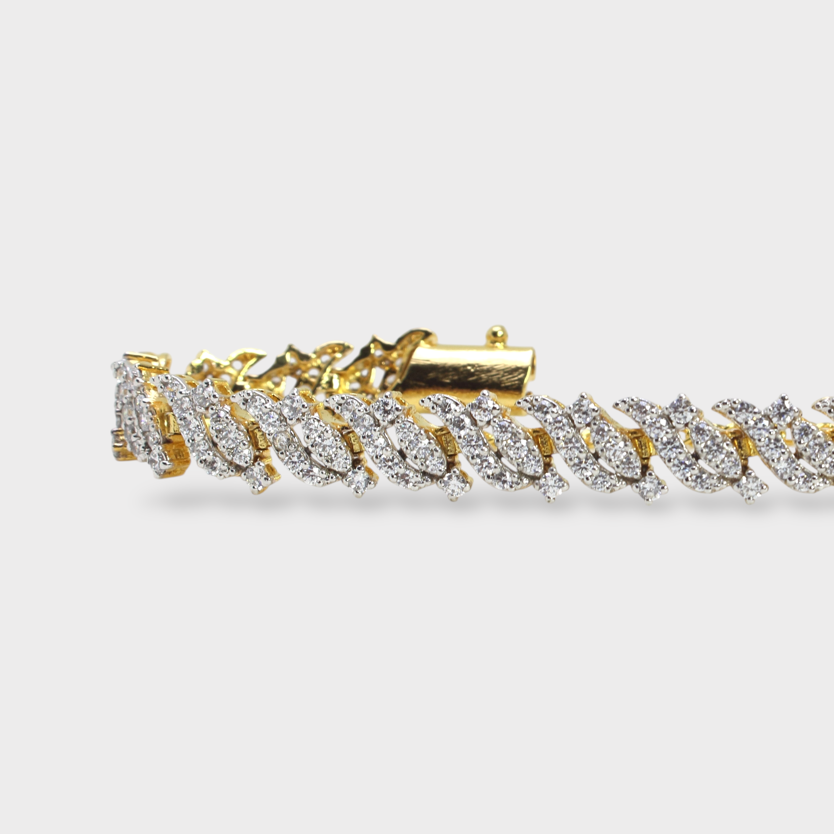 Full Iced Cuban Link Bracelet – 18K Gold Plated